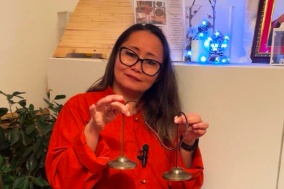 Sulochana Lama (Dolma): l’Arte del Sound Healing tra Tradizione Tibetana e Mindfulness